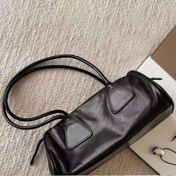 Niche 2025 Tote New Sugar Triangle Underarm Bag Large Capacity Single Shoulder Texture Premium Commuter Handbag, Black
Niche 2025 Tote New Sugar Triangle Underarm Bag Large Capacity Single Shoulder Texture Premium Commuter Handbag, Black