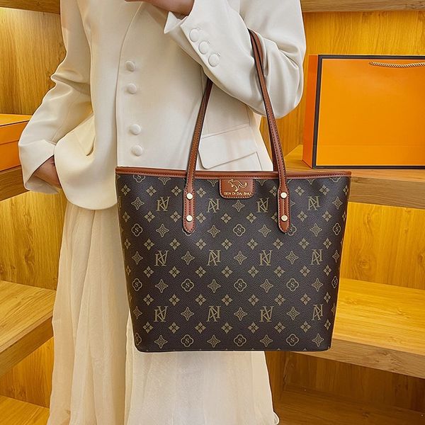 Chic Ladies' Checke… - image