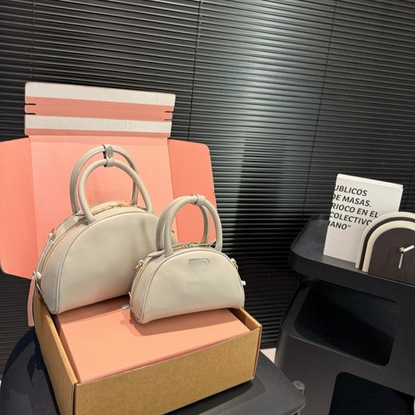 M shell half-moon shaped handbag or crossbody bag with long shoulder strap --M8603, M8603-2
M shell half-moon shaped handbag or crossbody bag with long shoulder strap --M8603, M8603-2