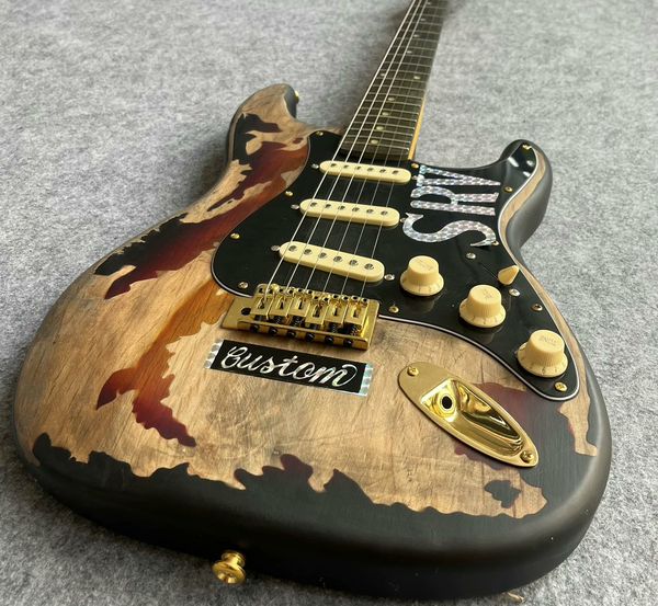 Unique Wood Tone Blend Electric Guitar: Artistic Dark Patches, Black Pickguard & Gold Hardware
Unique Wood Tone Blend Electric Guitar: Artistic Dark Patches, Black Pickguard & Gold Hardware