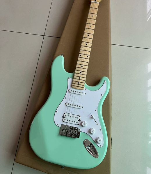 Retro-Inspired Double-Cutaway Electric Guitar: Glossy Light Mint-Green Finish, 3 Single-Coil Pickups, Tremolo Bridge
Retro-Inspired Double-Cutaway Electric Guitar: Glossy Light Mint-Green Finish, 3 Single-Coil Pickups, Tremolo Bridge