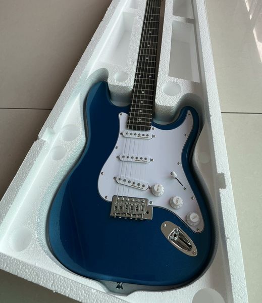 Vibrant Glossy Blue Double-Cutaway Electric Guitar: White Pickguard & 3 Single-Coils
Vibrant Glossy Blue Double-Cutaway Electric Guitar: White Pickguard & 3 Single-Coils
