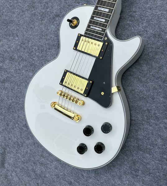 White Gold Rock Machine: Dual Humbuckers, Black Guard & Vintage Tone Precision
White Gold Rock Machine: Dual Humbuckers, Black Guard & Vintage Tone Precision