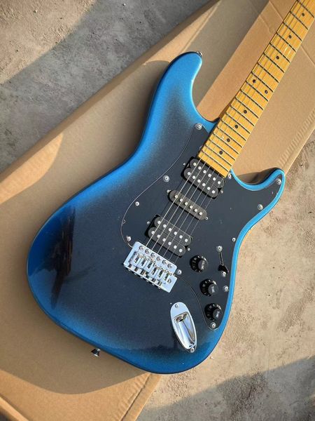 Classic Strat-Style Electric Guitar: Sleek Blue-Gradient Finish & Black Pickguard Contrast
Classic Strat-Style Electric Guitar: Sleek Blue-Gradient Finish & Black Pickguard Contrast