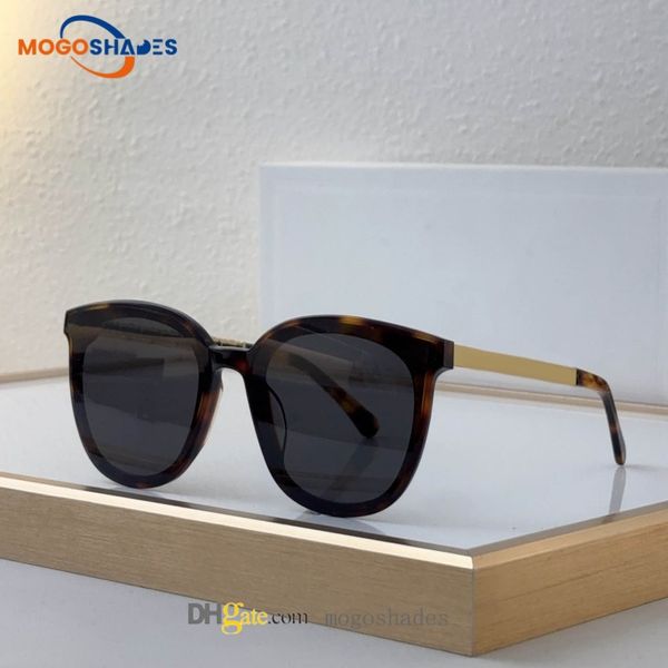 oversized luxury brand Designer sunglasses for Woman Man Goggle Beach Sun Glasses Vintage Skinny with large Travel sun glasses with box CL40268
oversized luxury brand Designer sunglasses for Woman Man Goggle Beach Sun Glasses Vintage Skinny with large Travel sun glasses with box CL40268