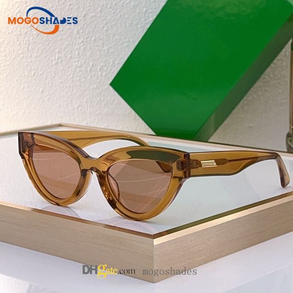 Unisex Luxury Designer Sunglasses for Women Gafas de Sol Aviator Gold Frame, Mirrored Lenses, UV400 for Motorcycle Riding, Festivals & Edgy Looks BOBV1390S
Unisex Luxury Designer Sunglasses for Women Gafas de Sol Aviator Gold Frame, Mirrored Lenses, UV400 for Motorcycle Riding, Festivals & Edgy Looks BOBV1390S