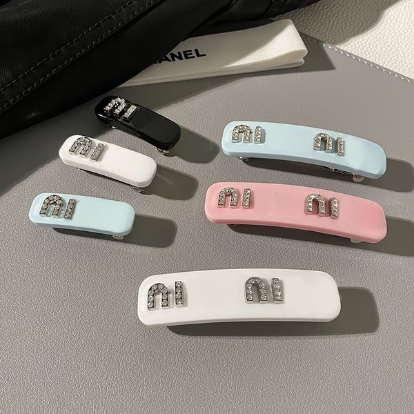 Designer Letter Hair Clips Barrettes Hair Jewelry FashionHairpin Clasic Spring Barrettes Hair Accessories
Designer Letter Hair Clips Barrettes Hair Jewelry FashionHairpin Clasic Spring Barrettes Hair Accessories