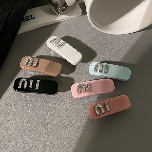 Designer Letter Hair Clips Women Metal Barrettes HairJewelry FashionHairpin Clasic Spring Barrettes Hair Accessories
Designer Letter Hair Clips Women Metal Barrettes HairJewelry FashionHairpin Clasic Spring Barrettes Hair Accessories