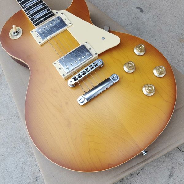 Classic Sunburst Single-Cut Electric: Brown-to-Golden Gradient, Cream Guard, Metallic Humbuckers 
Classic Sunburst Single-Cut Electric: Brown-to-Golden Gradient, Cream Guard, Metallic Humbuckers