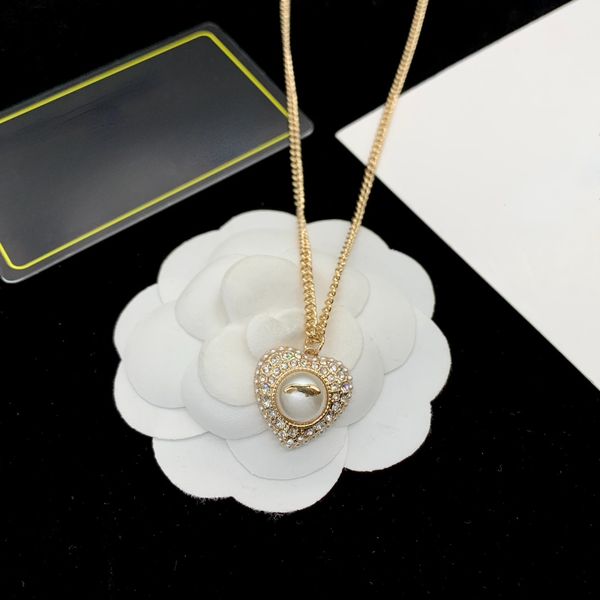 Luxury Brand Designer Necklace Pendant for Women Crystal Pearl Choker Chains Necklace 18K Gold Plated Elegant Wedding Party Gift Jewelry Accessories
Luxury Brand Designer Necklace Pendant for Women Crystal Pearl Choker Chains Necklace 18K Gold Plated Elegant Wedding Party Gift Jewelry Accessories