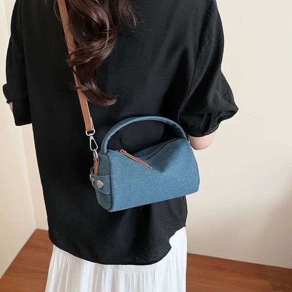 Niche Design Boston Denim Canvas for Women 2025 New Fashion Single Shoulder Crossbody Pillow Bag, Dark blue
Niche Design Boston Denim Canvas for Women 2025 New Fashion Single Shoulder Crossbody Pillow Bag, Dark blue