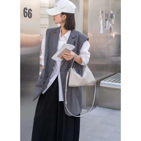 Designer Bags 2025 Genuine Leather Fashion Women Shoulder Crossbody Gray Bag Yellow Designer Soft Cowhide Ladie Handbag Female Apricot White Luxury Bag
Designer Bags 2025 Genuine Leather Fashion Women Shoulder Crossbody Gray Bag Yellow Designer Soft Cowhide Ladie Handbag Female Apricot White Luxury Bag