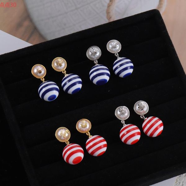 Luxury Hollow G Letter Stud Earrings for Women, 18K Gold Plated Stainless Steel Cubic Zirconia White Heart Pattern Simple Trendy Earrings for Engagement
Luxury Hollow G Letter Stud Earrings for Women, 18K Gold Plated Stainless Steel Cubic Zirconia White Heart Pattern Simple Trendy Earrings for Engagement