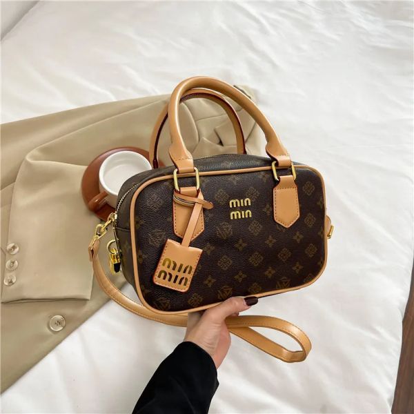 Designer Bags Fashion Shoulder Bags Luxury Bag Crossbody Purse Designer 2025 new bag Women's bag printed handbag Single shoulder crossbody small square bag 2025, Coffee color#
Designer Bags Fashion Shoulder Bags Luxury Bag Crossbody Purse Designer 2025 new bag Women's bag printed handbag Single shoulder crossbody small square bag 2025, Coffee color#