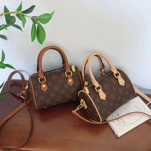 Tote bag Designer Bags Fashion Shoulder Bags Luxury Bag Crossbody Purse Boston pillow bags, fashionable and versatile bags, single-shoulder crossbody bags 2025s hot, Apricot #
Tote bag Designer Bags Fashion Shoulder Bags Luxury Bag Crossbody Purse Boston pillow bags, fashionable and versatile bags, single-shoulder crossbody bags 2025s hot, Apricot #