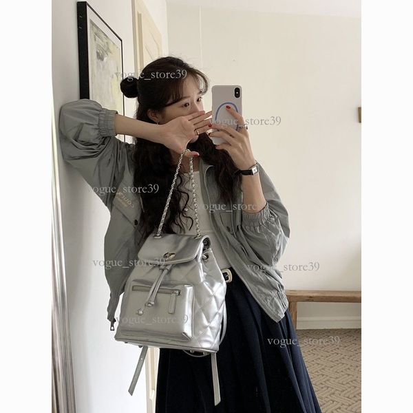 Trendy Durable Dirt-Resistant Korean Niche Fashion Heart Lock Chain Quilted Backpack For Women Single Shoulder Large Bag cf4, Fashion silver
Trendy Durable Dirt-Resistant Korean Niche Fashion Heart Lock Chain Quilted Backpack For Women Single Shoulder Large Bag cf4, Fashion silver