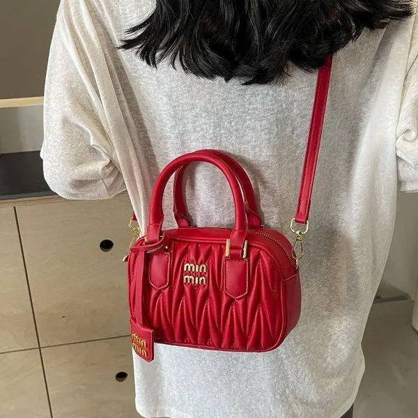 Designer Bag Fashion Luxury Bag Shoulder Bag Designer 2025 Small Square Bag Ladies Pleated Handbag Crossbody Summer Trend Style, Black
Designer Bag Fashion Luxury Bag Shoulder Bag Designer 2025 Small Square Bag Ladies Pleated Handbag Crossbody Summer Trend Style, Black