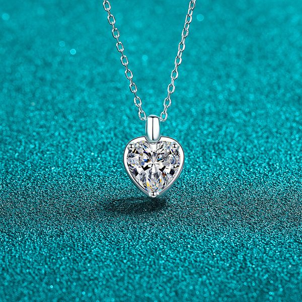 925 Sterling Silver Minimalist Heart Shaped Moissanite Pendant Necklace Sweet Love Collarbone Chain Hypoallergenic Jewelry for Women
925 Sterling Silver Minimalist Heart Shaped Moissanite Pendant Necklace Sweet Love Collarbone Chain Hypoallergenic Jewelry for Women