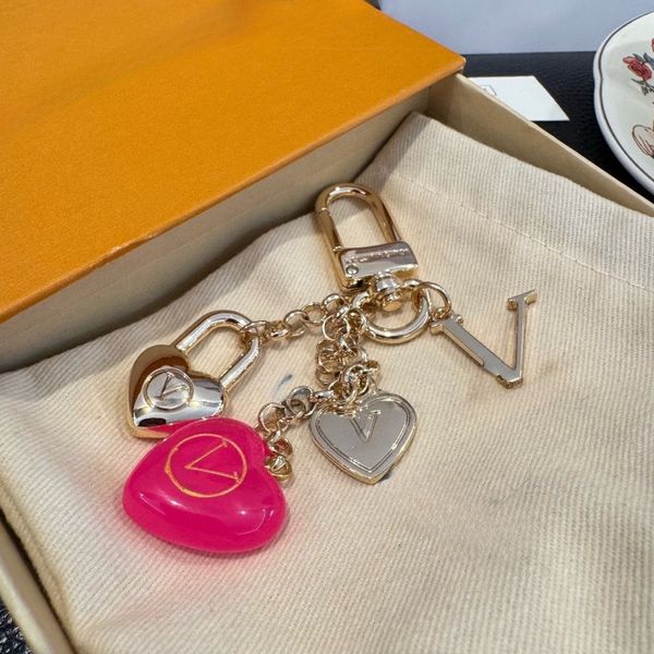 Luxurys Keychains Designer Keychain Lanyards Mens Metal Buckle Keychain for Men Women Car Key Lanyards Charm Bag Fashion Accessories Gift
Luxurys Keychains Designer Keychain Lanyards Mens Metal Buckle Keychain for Men Women Car Key Lanyards Charm Bag Fashion Accessories Gift