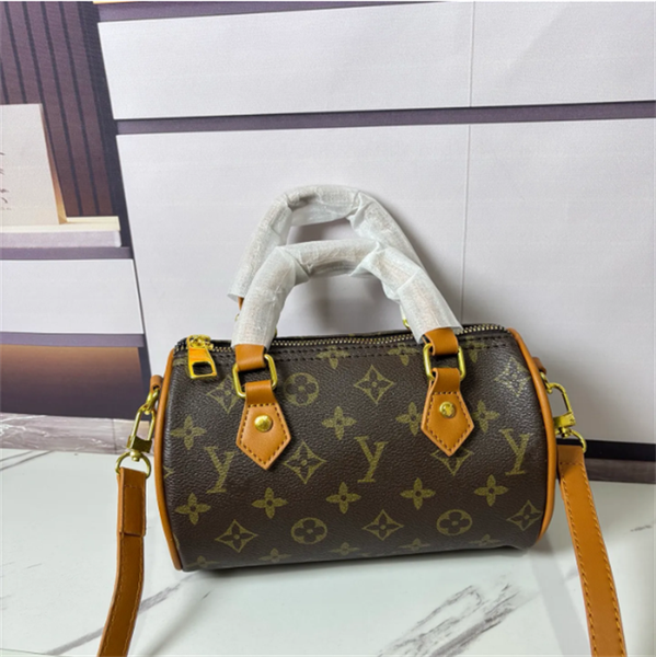 Top Quality New Men Duffle Bag Women Travel Bags Hand Luggage Travel Bags Men Pu Leather Handbags Large CrossBody Bags Totes Purse Crossbody Bag, Black
Top Quality New Men Duffle Bag Women Travel Bags Hand Luggage Travel Bags Men Pu Leather Handbags Large CrossBody Bags Totes Purse Crossbody Bag, Black