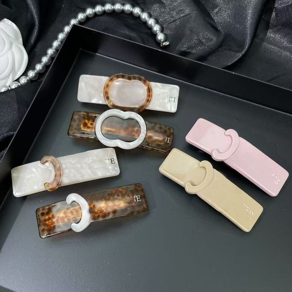 Brand Letters Designer Hair Clip Barrettes Luxury Shining Acrylic Classic Hair Pins for Girls Women Party Jewelry Gift
Brand Letters Designer Hair Clip Barrettes Luxury Shining Acrylic Classic Hair Pins for Girls Women Party Jewelry Gift