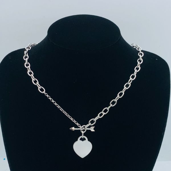 Classic minimalist pendant necklace - 18K gold stainless steel fashionable short necklace - suitable for women to wear - suitable for parties and birthday occasions
Classic minimalist pendant necklace - 18K gold stainless steel fashionable short necklace - suitable for women to wear - suitable for parties and birthday occasions