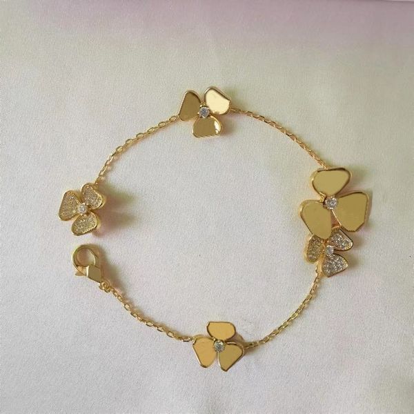 Clover Love Charm B…