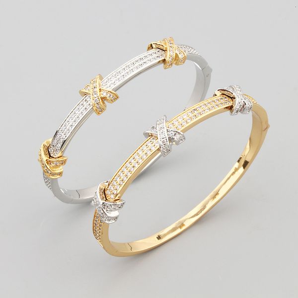 Style Elegant Light Luxury Letter X Copper Electroplated Two-tone Women's Bracelet with Spring Clasp
Style Elegant Light Luxury Letter X Copper Electroplated Two-tone Women's Bracelet with Spring Clasp