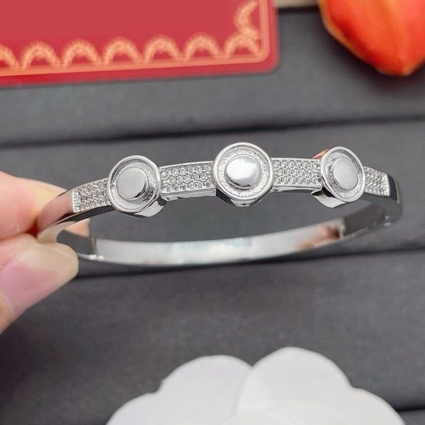 Classic Simple Bracelet Luxury Bangle for Women Designer Diamond Bracelet 18K Gold Plated Bracelet Wedding Jewelry Gift High Quality
Classic Simple Bracelet Luxury Bangle for Women Designer Diamond Bracelet 18K Gold Plated Bracelet Wedding Jewelry Gift High Quality