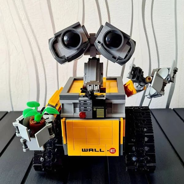 687PCS Creative Wall E Robot MOC Building Blocks — compare prices at CompareOffers
