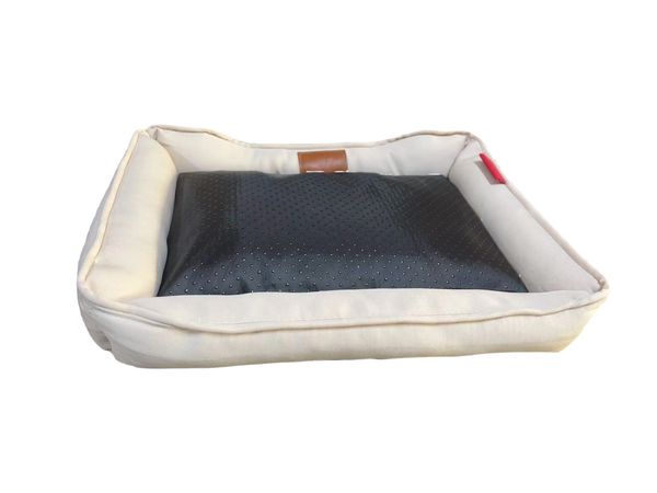 Square space Oxford cloth comfortable soft bouncy waterproof breathable cat bed suitable for all seasons, Beige and black
Square space Oxford cloth comfortable soft bouncy waterproof breathable cat bed suitable for all seasons, Beige and black