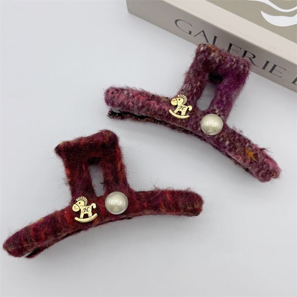 Autumn/Winter Plush Ponytail Clip with Gold Label Woolen Fabric Large-Size Grip Clip Retro-Chic Pearl Back-of-Head Hair Clip Shark Clip Hair Accessory