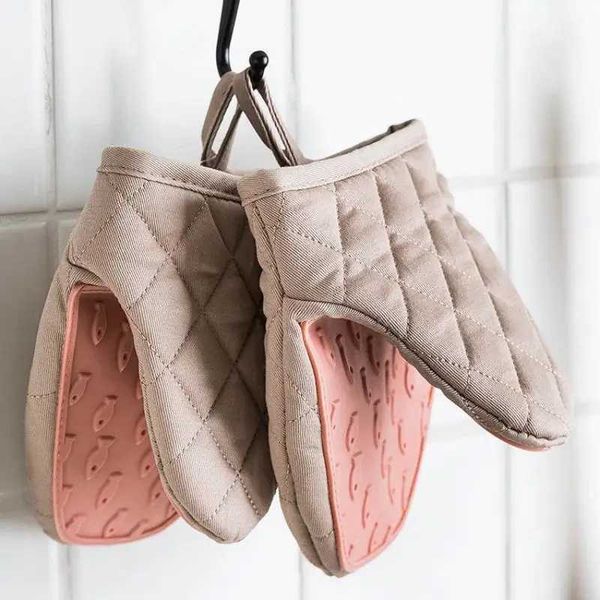 1PC Fish Shaped Silicone Anti Scald Oven Gloves Kitchen Silicone Gloves Tray Dish Holder Oven Gloves Mti-pose Gloves H251212