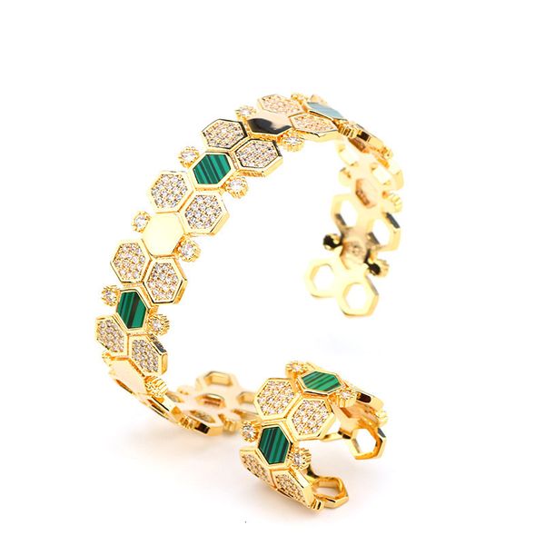 Creative Hexagonal Honeycomb Bracelet Ring Set Fashionable Personalized Inlaid Mother-of-Pearl Hand Jewelry
Creative Hexagonal Honeycomb Bracelet Ring Set Fashionable Personalized Inlaid Mother-of-Pearl Hand Jewelry