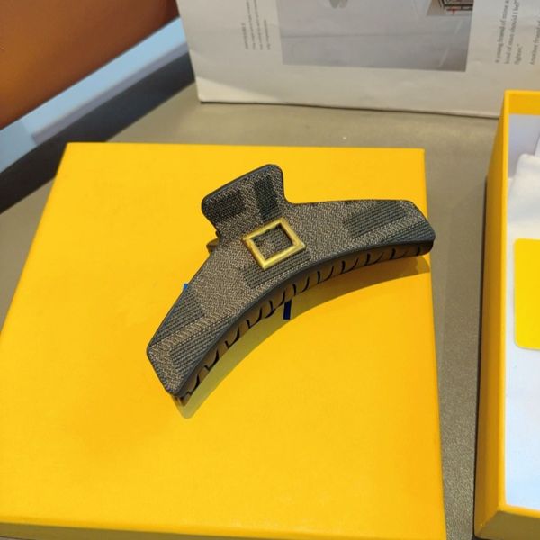 High Quality Hair Pins Luxury Designer Fashion Hair Clips Claws Barrettes Brand Letter Clip Women HairPins Hair Accessories
High Quality Hair Pins Luxury Designer Fashion Hair Clips Claws Barrettes Brand Letter Clip Women HairPins Hair Accessories