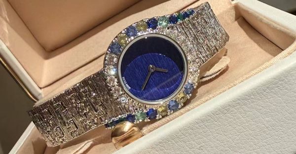 High-end Watch, Precisely Inheriting Centuries-old Craftsmanship, a Choice for Noble Identity Beautifully configured gift box packaging, Gold
High-end Watch, Precisely Inheriting Centuries-old Craftsmanship, a Choice for Noble Identity Beautifully configured gift box packaging, Gold