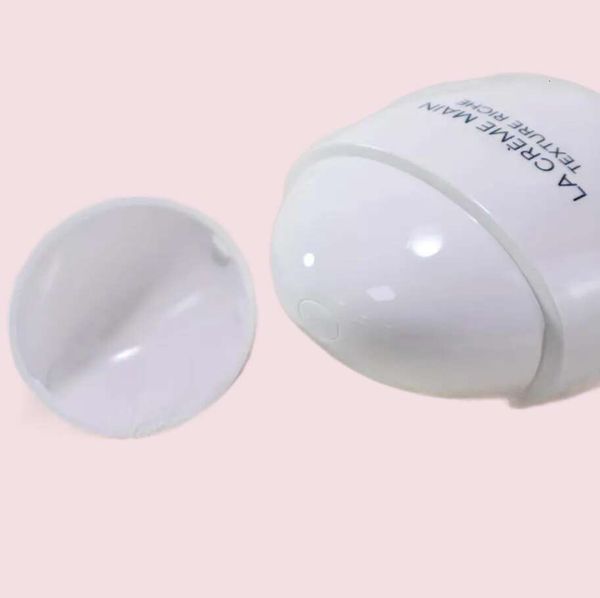 brand Luxury Hand Cream Lotion CREME Moisturizing Nourishing Smooth Soften Brighten Creams Skin Care 50ml 1.7oz high quality fast ship
brand Luxury Hand Cream Lotion CREME Moisturizing Nourishing Smooth Soften Brighten Creams Skin Care 50ml 1.7oz high quality fast ship