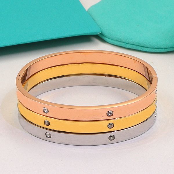 Classic Designer Bangle 18K Gold Plated titanium steel Never fadded Bracelet Heart Shape Jewelry for women Famous Letters Jewelrys Bangles