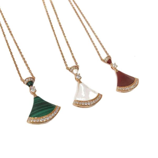 Fan-shaped Small Skirt Necklace for Women Full Diamond Pure Silver Non-fading Light Luxury Niche White Mother-of-Pearl Red Agate Clavicle Chain
Fan-shaped Small Skirt Necklace for Women Full Diamond Pure Silver Non-fading Light Luxury Niche White Mother-of-Pearl Red Agate Clavicle Chain