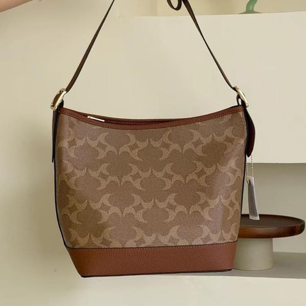 Tote High-Value Wom… - image