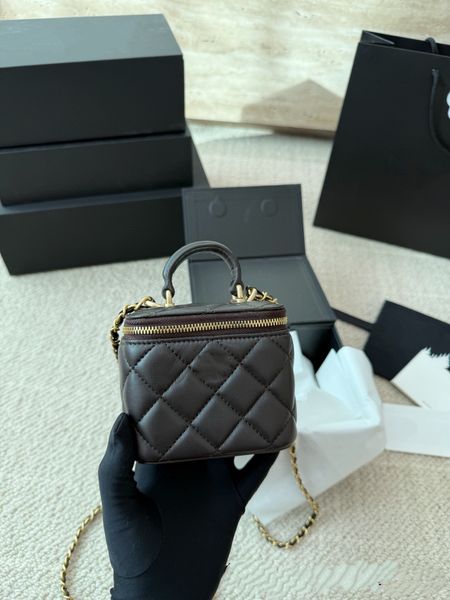 A722-AAA Lined Port…