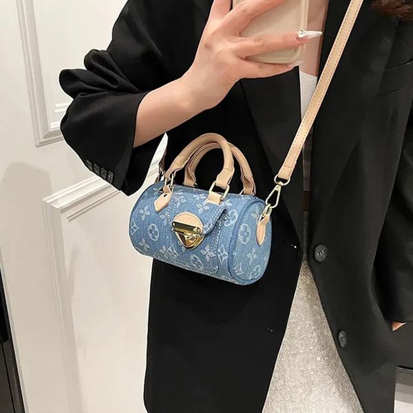 Designer Bags Fashion Women's Shoulder Bags Luxury Handbags Crossbody New Pillow Bags Woven Flower Denim Tote Small Shoulder Bags Boston Women's Bags, #15
Designer Bags Fashion Women's Shoulder Bags Luxury Handbags Crossbody New Pillow Bags Woven Flower Denim Tote Small Shoulder Bags Boston Women's Bags, #15