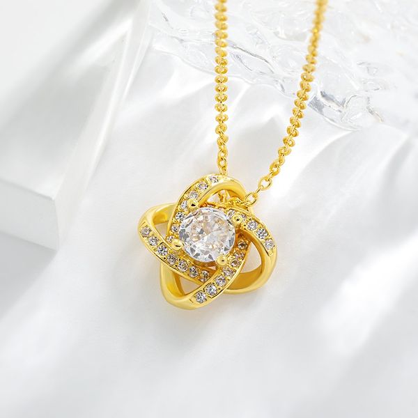 Eternal Heart Collar Necklace - High-end European/American Designated Lucky Four-Leaf Clover Rotating Necklace
Eternal Heart Collar Necklace - High-end European/American Designated Lucky Four-Leaf Clover Rotating Necklace