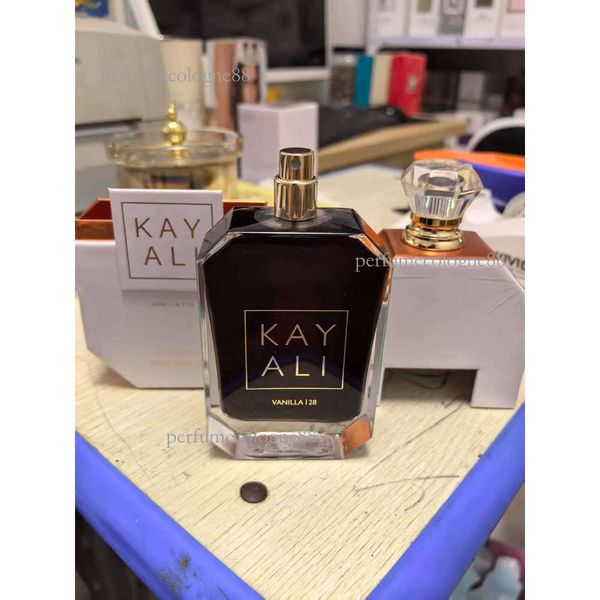 perfume cologne designer Body Spray Kayali Vanilla 28 Yum Pistachio Eau De Parfume Gelato 33 100ml Women Men Fragrance Long Lasting Good Smell Perfume High Quality 90
perfume cologne designer Body Spray Kayali Vanilla 28 Yum Pistachio Eau De Parfume Gelato 33 100ml Women Men Fragrance Long Lasting Good Smell Perfume High Quality 90