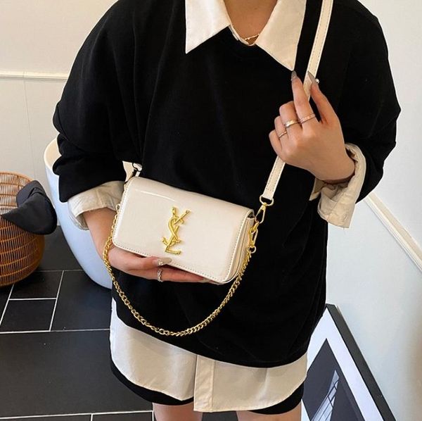 Classic handbag bags Designer Bag Luxury Shoulder Bags Camera Bag Shaped Handbags Women Fashion Cross Body Envelope Messenger Black Calfskin 0028, Color 2
Classic handbag bags Designer Bag Luxury Shoulder Bags Camera Bag Shaped Handbags Women Fashion Cross Body Envelope Messenger Black Calfskin 0028, Color 2