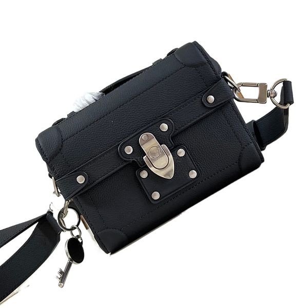 99A High-end Design Handbag, 100% genuine leather, a masterpiece of craftsmanship, solid with pure steel hardware, suitable for shoulder bags, handbags, and cross-body bags., One
99A High-end Design Handbag, 100% genuine leather, a masterpiece of craftsmanship, solid with pure steel hardware, suitable for shoulder bags, handbags, and cross-body bags., One