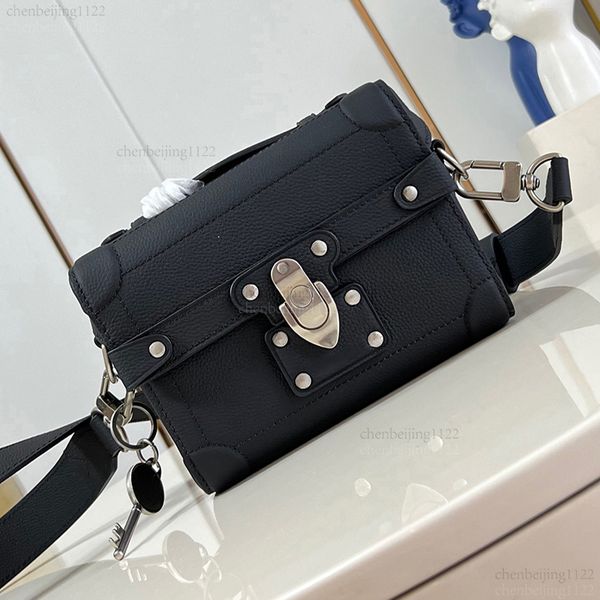 99A top-level design, fashionable and casual genuine leather bag, enhanced with pure steel hardware, handbag, shoulder bag, crossbody bag, fashionable bag, new model bag, One
99A top-level design, fashionable and casual genuine leather bag, enhanced with pure steel hardware, handbag, shoulder bag, crossbody bag, fashionable bag, new model bag, One