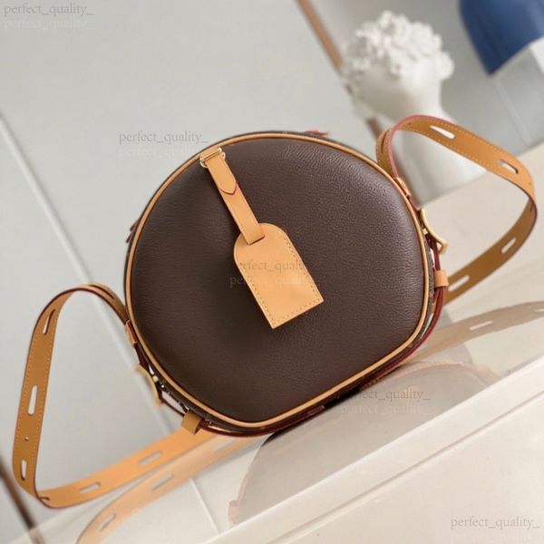 99A Premium Design Handbag, made of 100% genuine leather, featuring outstanding steel hardware craftsmanship, single shoulder handbag for carrying or cross-body use, One
99A Premium Design Handbag, made of 100% genuine leather, featuring outstanding steel hardware craftsmanship, single shoulder handbag for carrying or cross-body use, One