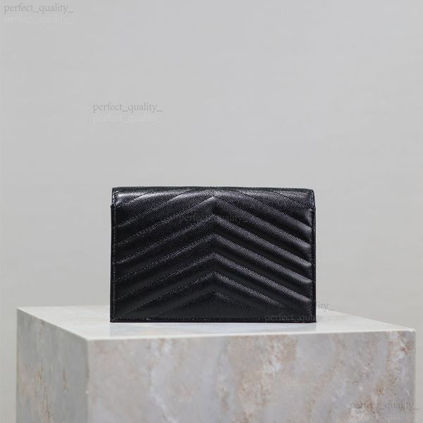 12A Designer's creative crossbody bag with a single shoulder strap, made of high-quality leather, exudes a sophisticated and luxurious style of high-end fashion., Two
12A Designer's creative crossbody bag with a single shoulder strap, made of high-quality leather, exudes a sophisticated and luxurious style of high-end fashion., Two