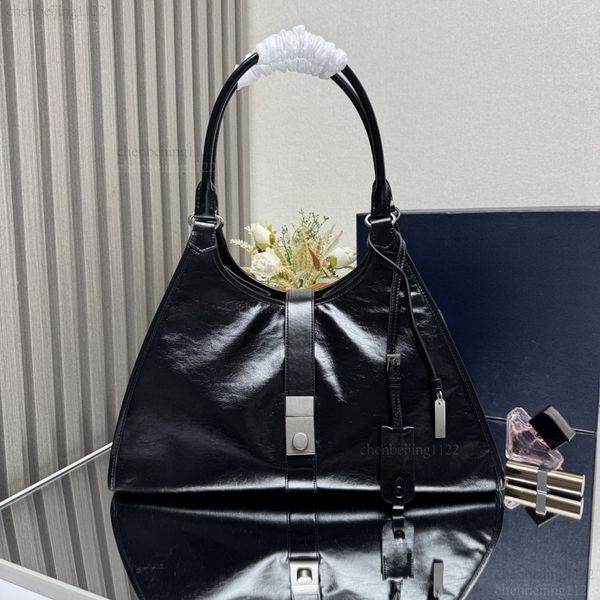 99A This fashionable and casual leather handbag with a shoulder strap and a single shoulder design exudes elegance under the creative inspiration of top designers., Two
99A This fashionable and casual leather handbag with a shoulder strap and a single shoulder design exudes elegance under the creative inspiration of top designers., Two